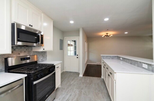 Building Photo - 3808 Piedmont Rd