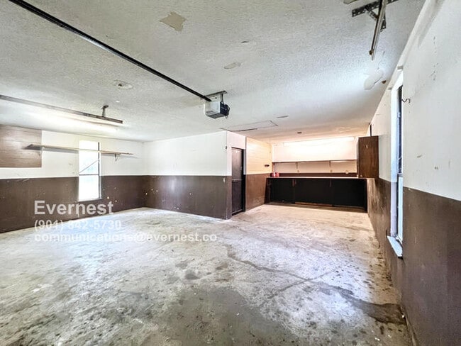 Building Photo - 6375 Greenbriar Dr