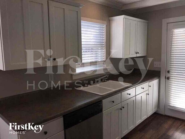 Building Photo - 153 Creekstone Tr