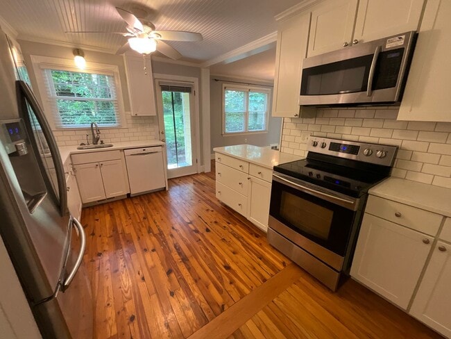 Building Photo - AVAILBLE NOW TO VIEW/LEASE! Classic Ardmor...