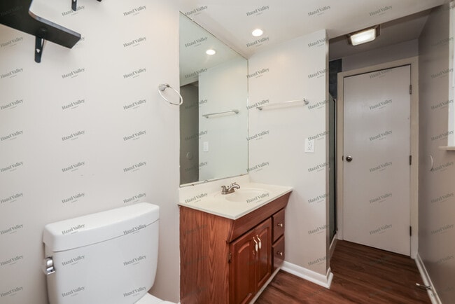 Building Photo - 7160 Claybeck Dr