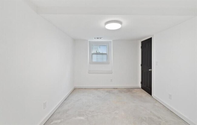 Building Photo - 632 Boulevard NE