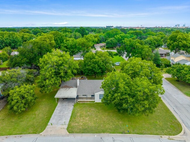 Building Photo - 3500 Corto Ave