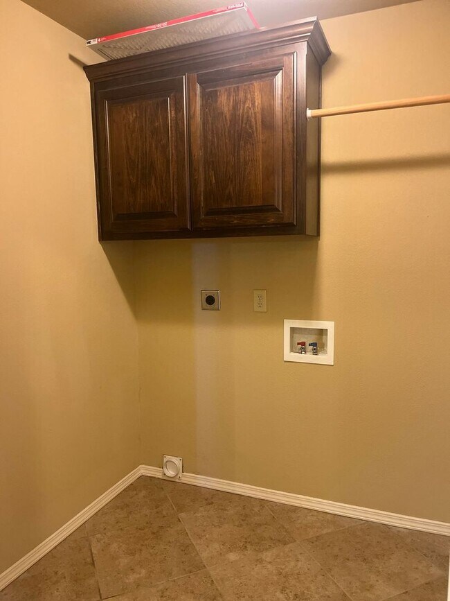Building Photo - Great 3 Bedroom!