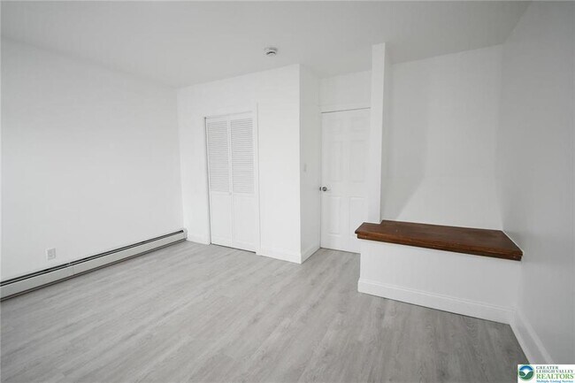 Building Photo - 459 Linden St
