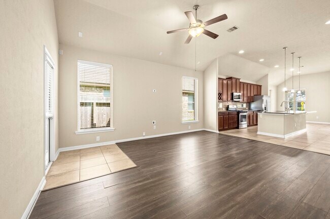 Building Photo - 3835 Raintree Village Dr