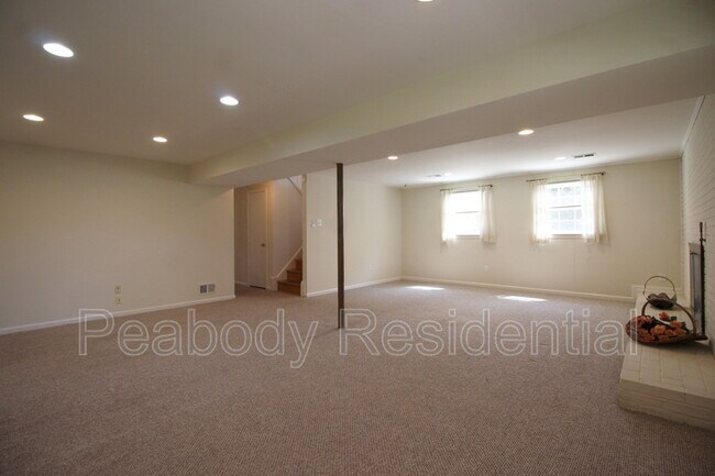 Building Photo - 5810 Sunderland Ct
