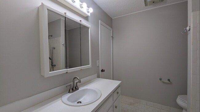 Building Photo - 4704 Ray Dr
