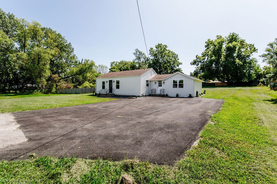 Building Photo - 148 E Francis Rd