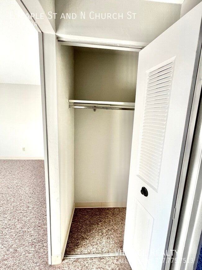 Building Photo - 361 E Maple St