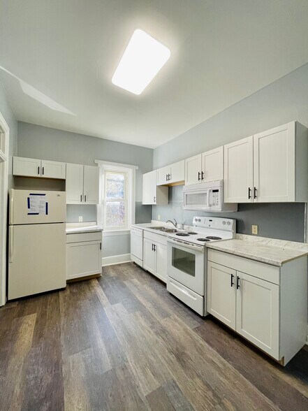 Building Photo - 33 Linden Ave