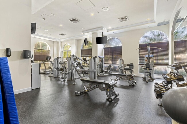 Building Photo - 616 Clearwater Park Rd