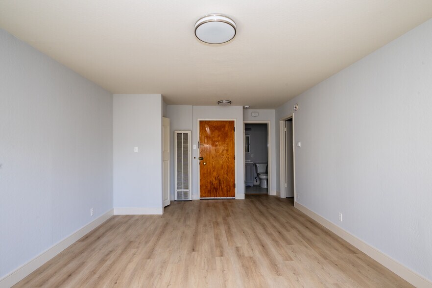 Building Photo - 185 Sickles Ave