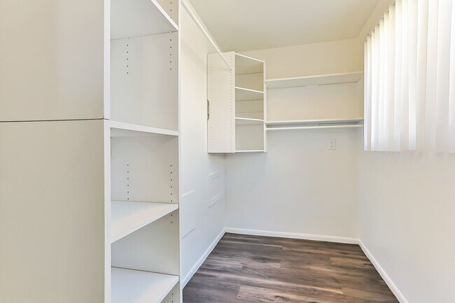 Building Photo - 4806 S Dorsey Ln