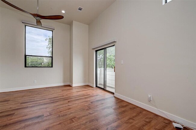 Building Photo - 2301 Camden Dr