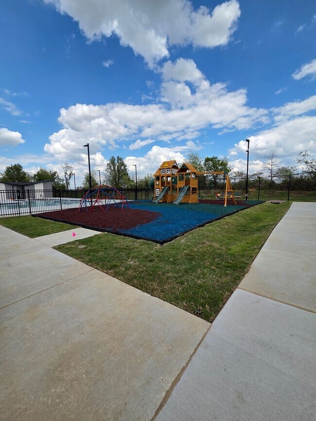 Building Photo - Welcome to Parkside of Lowell