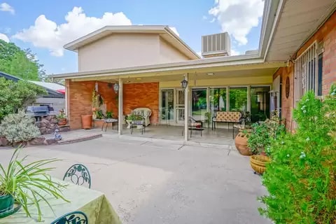 Building Photo - 713 Montclaire Dr NE