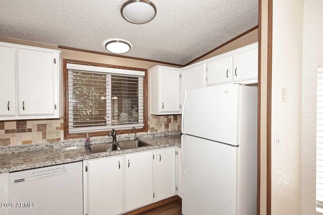 Building Photo - 6249 S Pinehurst Dr