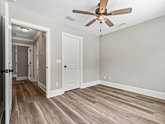 Building Photo - 4-Bedroom Available in Wakulla Gardens