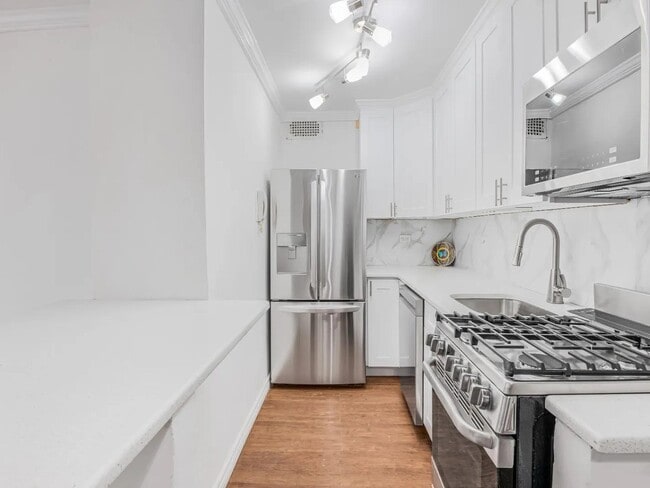 Building Photo - 185 Hall St