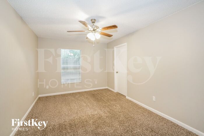 Building Photo - 812 W Sligh Ave