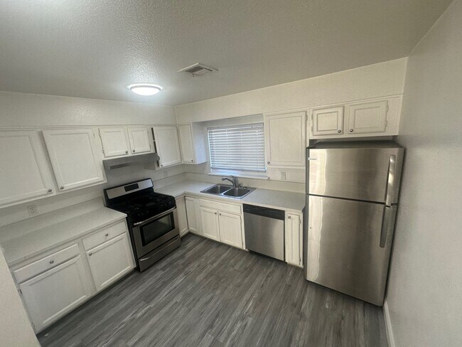 Building Photo - 6945 Mendon Ln