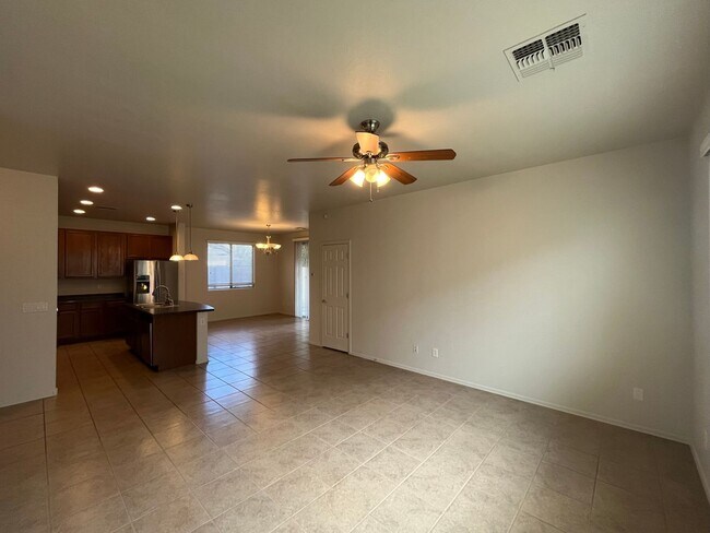 Building Photo - 4 Bedroom Home with Loft in Stonefield Com...