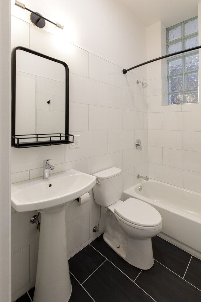 Building Photo - 2216 W Taylor St