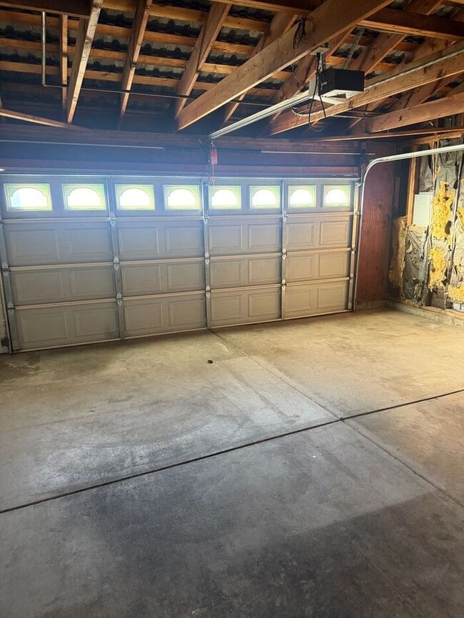 Building Photo - Charming 3-bedroom, 2-bathroom