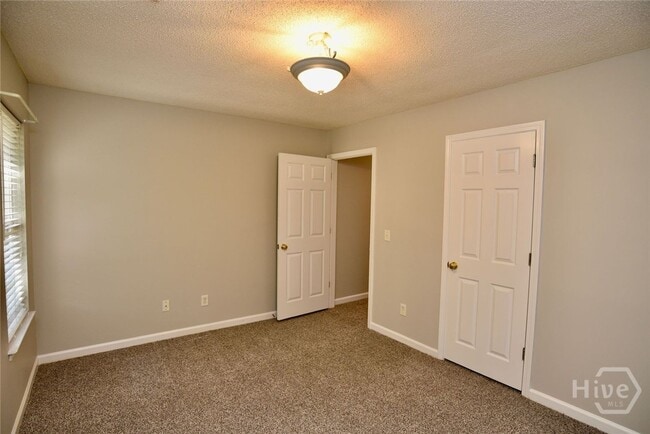 Building Photo - 121 Laurenburg Dr