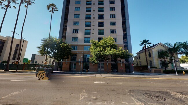 Building Photo - 175 W St James St