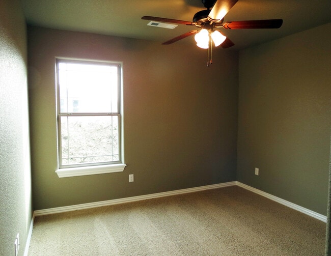 Building Photo - 3 Bedroom 2 bath in Prairie Grove!