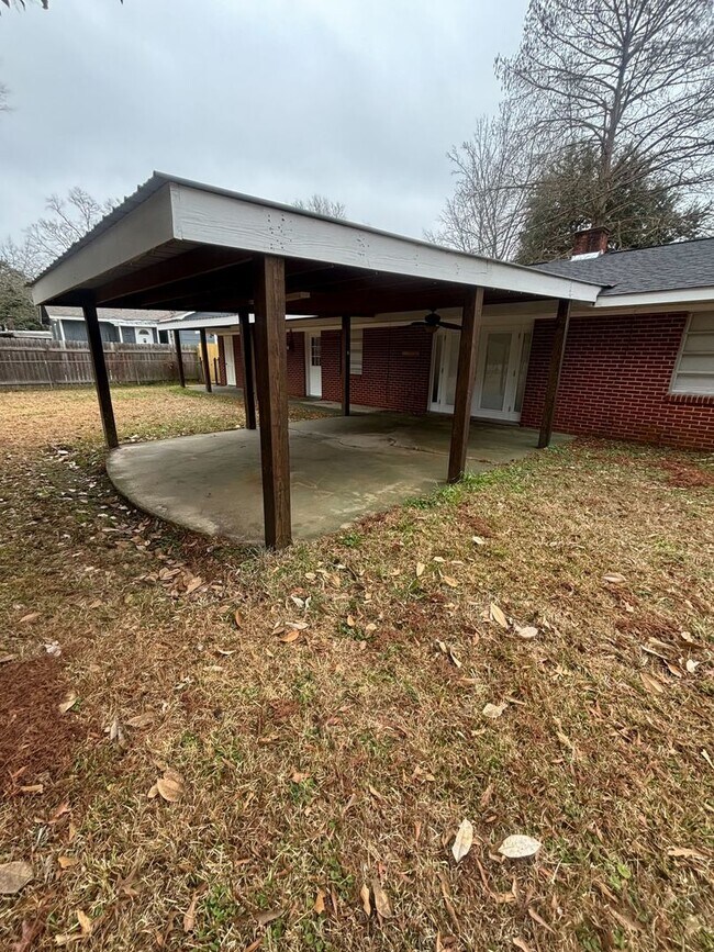 Building Photo - Great 4 bed 2 bath home located in Canton