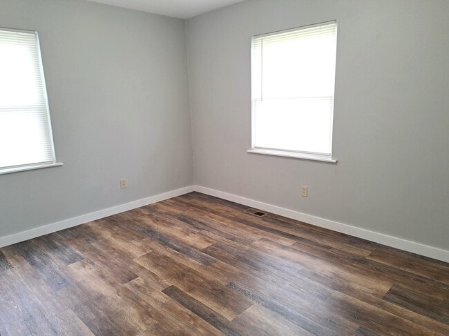 Building Photo - 6123 Cougar Dr