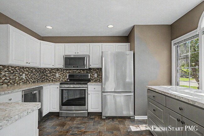 Building Photo - 2107 Blue Bell Way