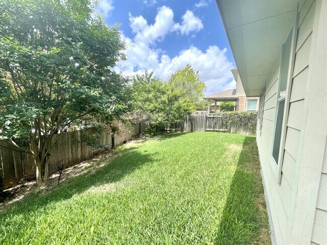 Building Photo - 4235 Fairmeadow Dr