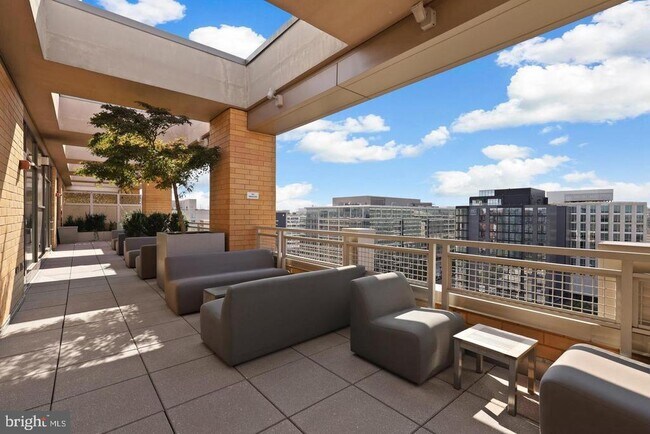 Building Photo - 475 K St NW