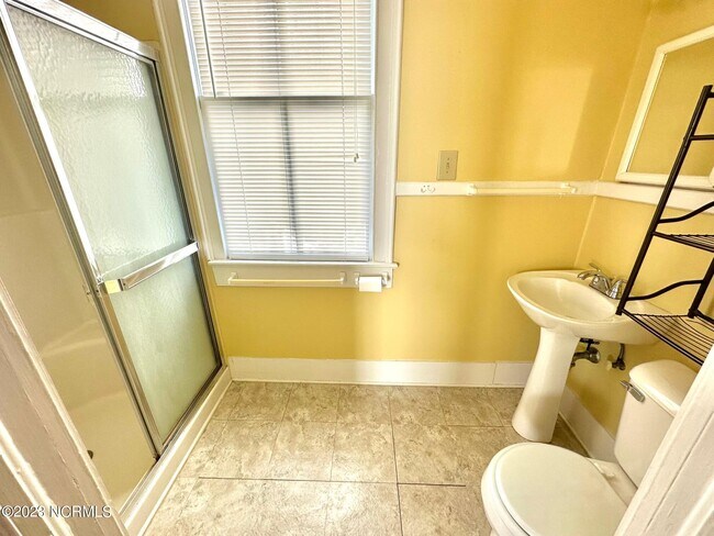 Building Photo - 416 Craven St