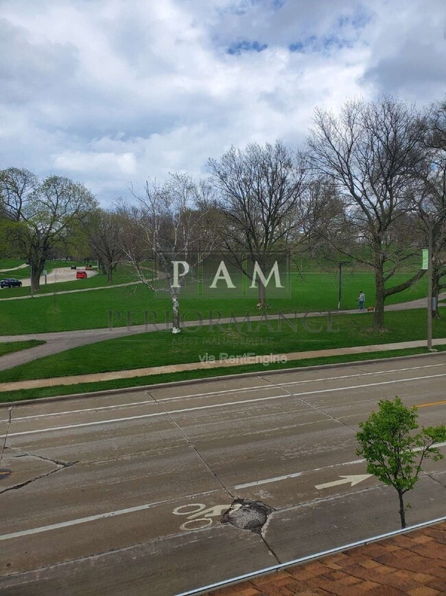 Building Photo - 2829 S Howell Ave