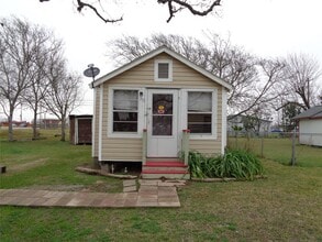 Building Photo - 310 S Avenue D