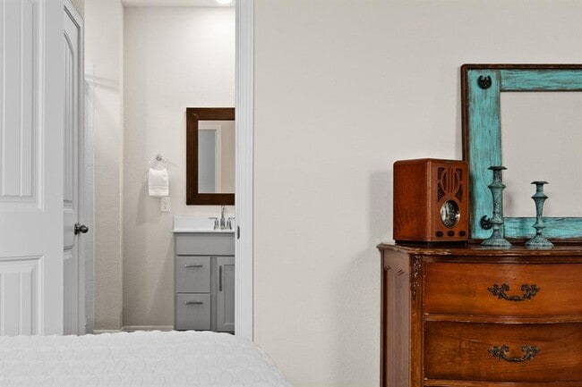 Building Photo - 117 Mackinac Ln