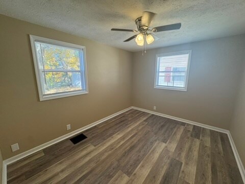 Building Photo - 907 Dover Dr