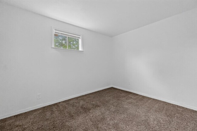Building Photo - 1321 25th St