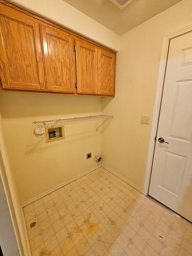 Building Photo - Lovely Central Point Home in Convenient Location