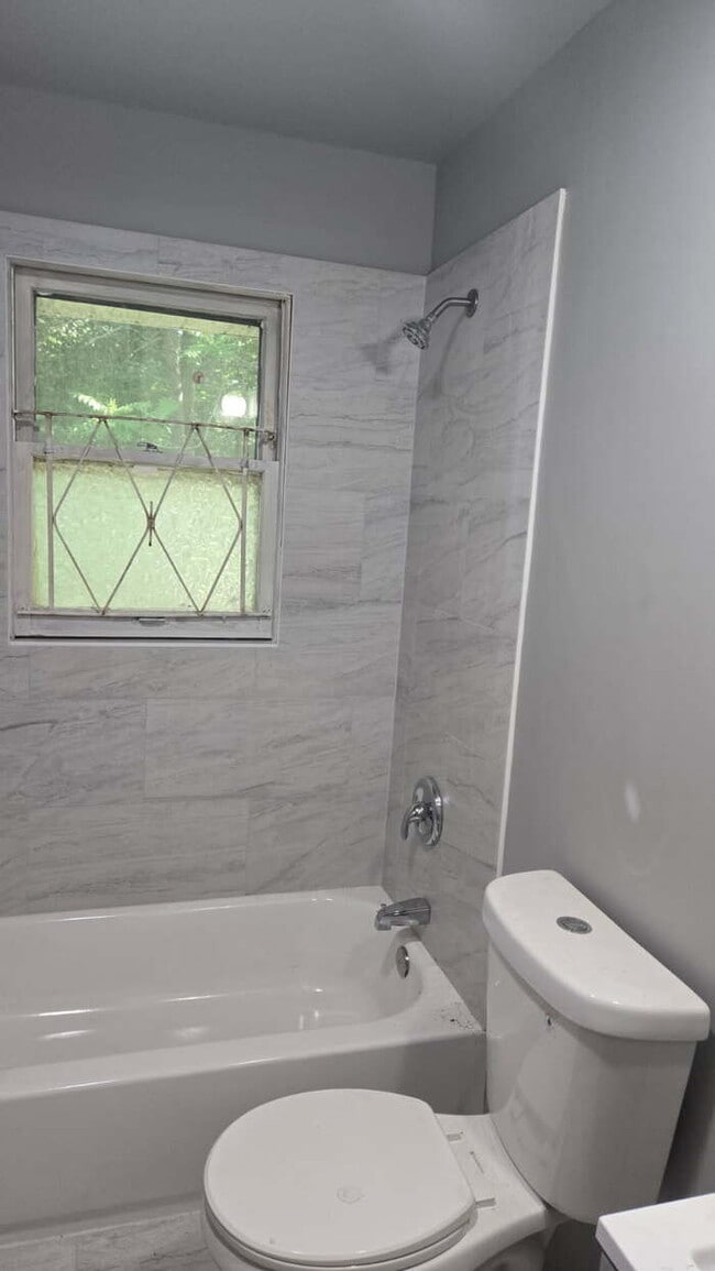Building Photo - Newly Rehabbed home