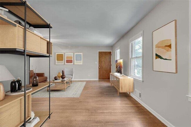 Building Photo - 799 Marstevan Dr NE