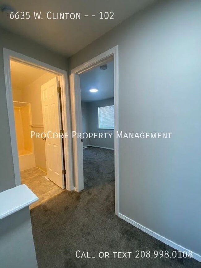 Building Photo - 6635 W Clinton Ln