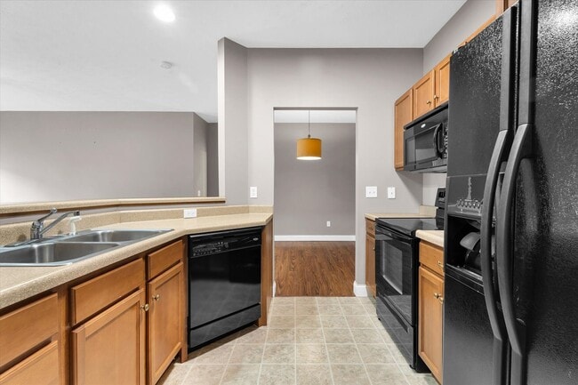 Building Photo - 2 bedroom, 2 bathroom condo!