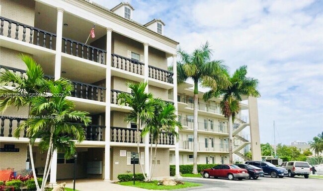 Building Photo - 440 Paradise Isle Blvd