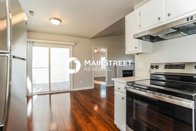 Building Photo - 3 Bedroom Pet-Friendly Home in Charlotte, NC with Main Street Renewal